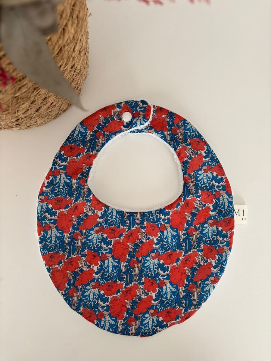 Babero con tela liberty 